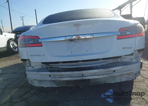 2015 Tesla Model S 70D/85D/P85D z USA, uszkodzony, nr VIN 5YJSA1H22FF097598